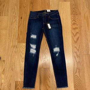 NEVER WORN skinny jeans